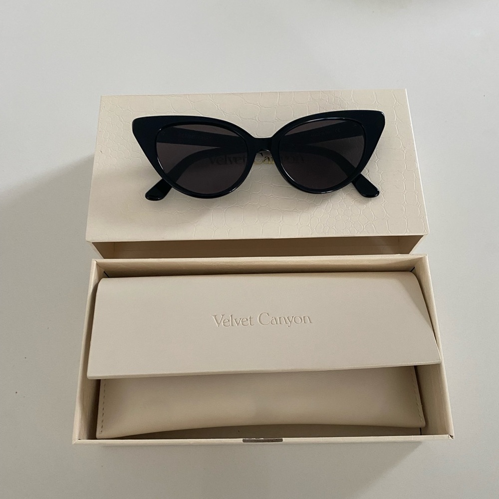 Velvet Canyon - Femme Chat Sunglasses
